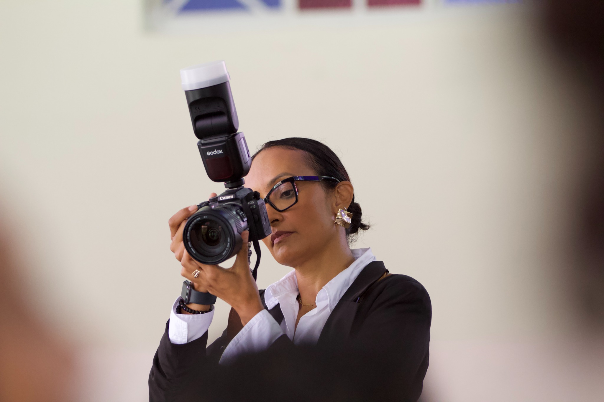 Camy Alvarenga fotografando
